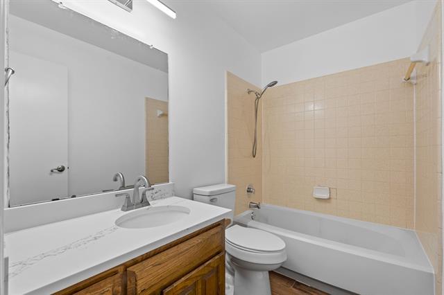 Building Photo - 6007 Brentcove Dr
