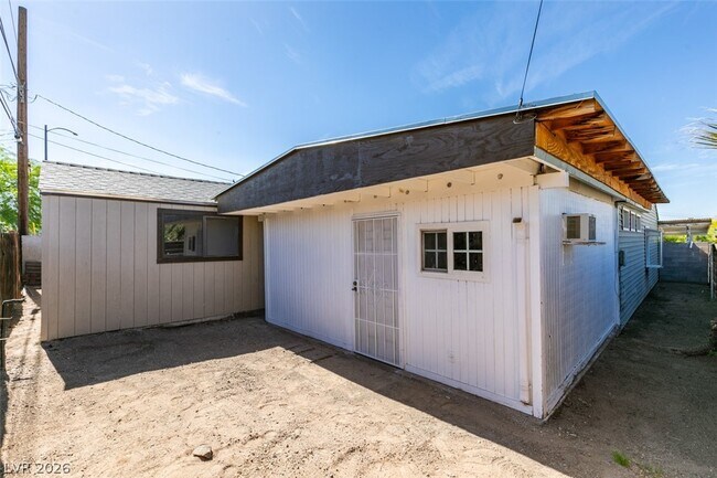 Building Photo - 5 Mallory St