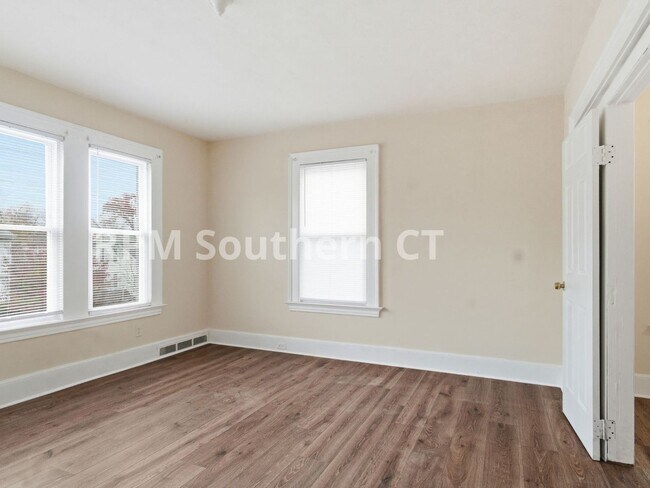 Building Photo - Court 48-2