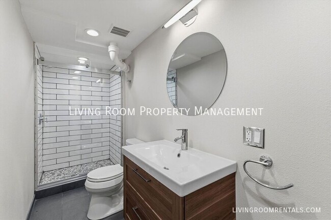 Building Photo - 6025 NE 14th Ave