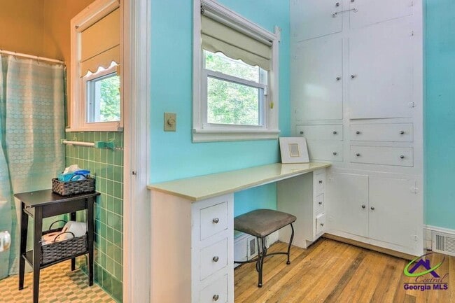 Building Photo - 422 Forrest Dr