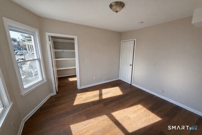 Building Photo - 1132 Hancock Ave