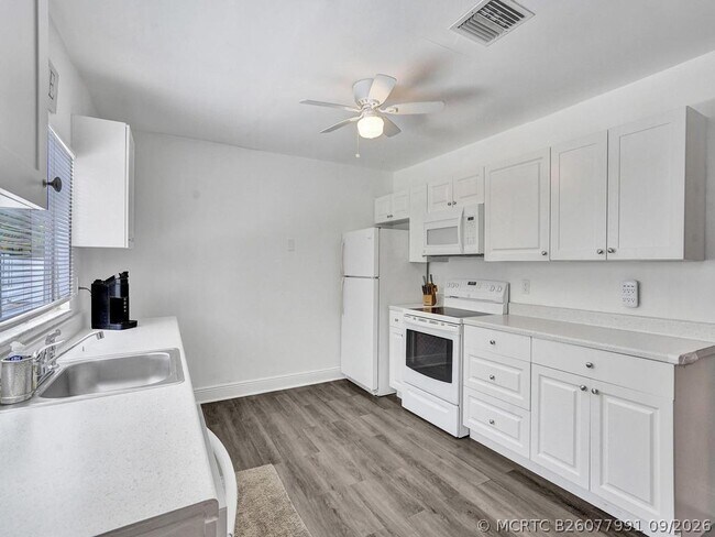 Building Photo - 4422 Sea Grape Dr