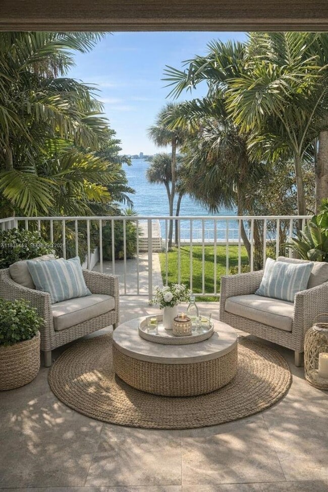 Building Photo - 500 Bayview Dr