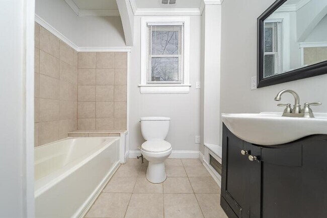 Building Photo - 11 Mann Ave