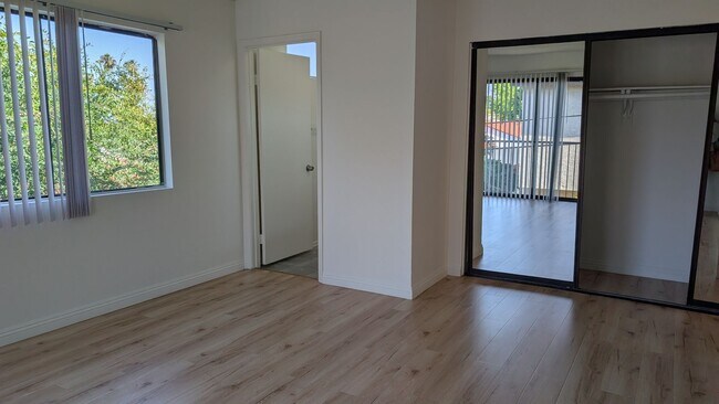 Building Photo - Cozy 3 bedroom Condo in the most demanded Alhambra neighborhood next to Costco