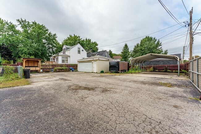 Building Photo - 2636 Ridgeland Ave