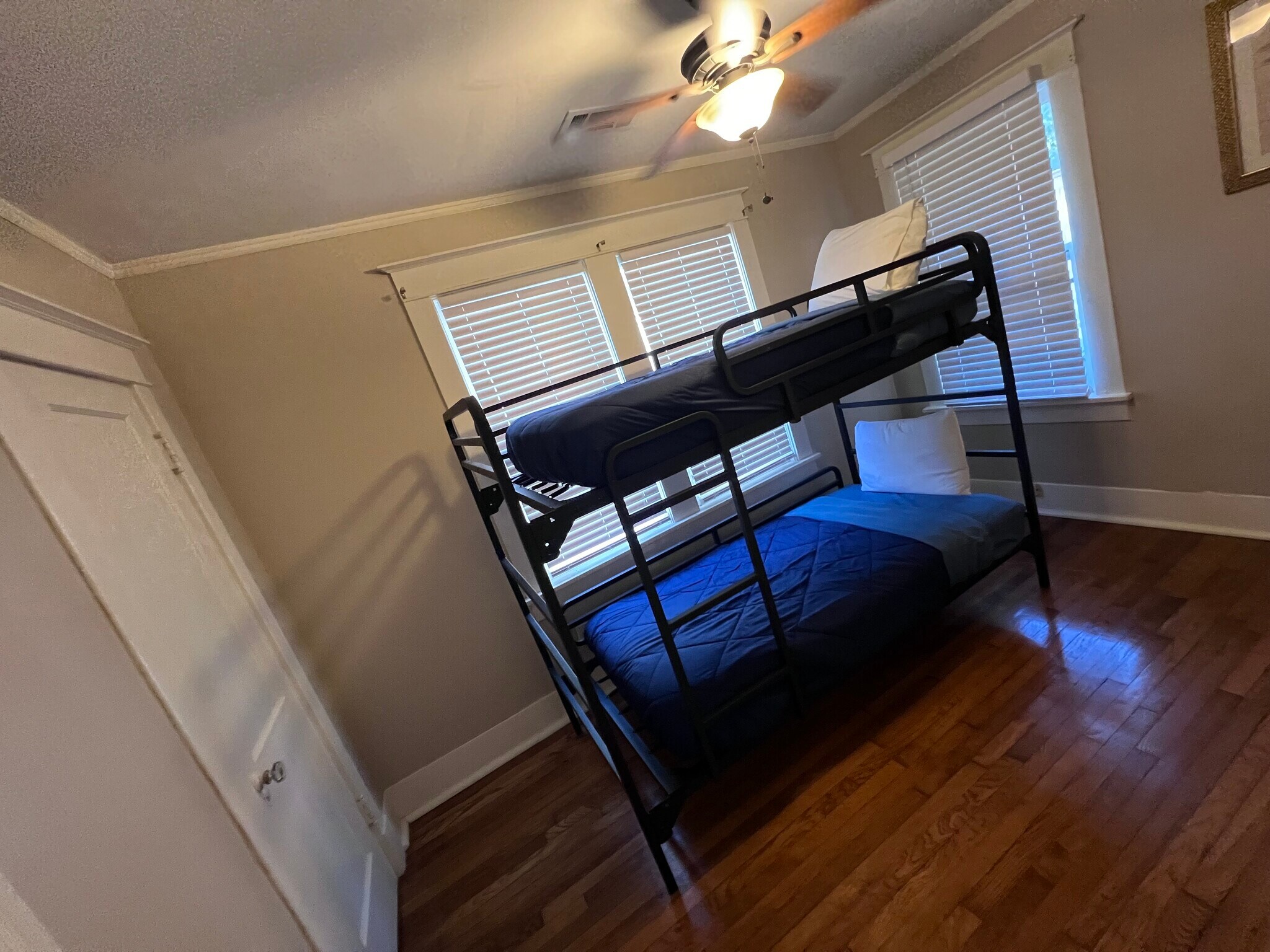 Building Photo - 1439 Eastmoreland Ave