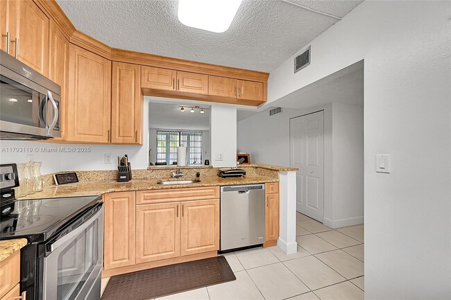 Building Photo - 1820 SW 81st Ave