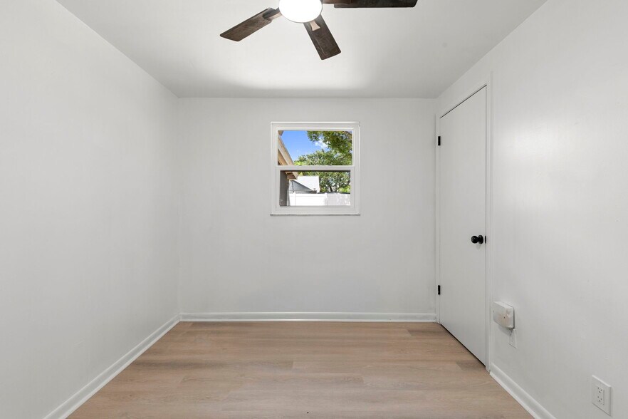 Building Photo - 516 Avocado Cir