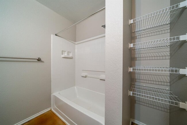 Building Photo - 1237 Jefferson Ave