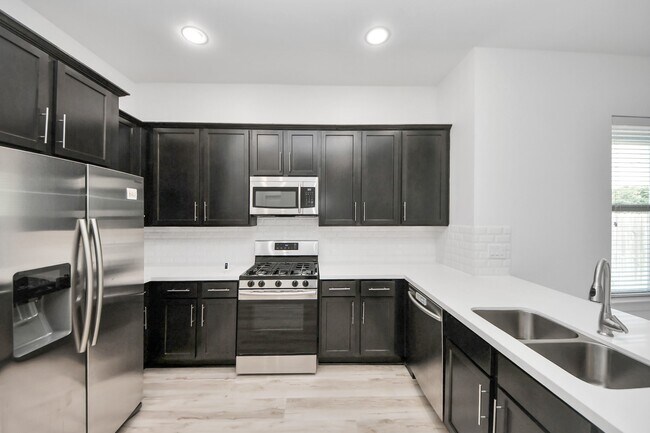 Building Photo - 8821 Hollister Pine Ct