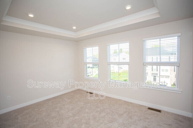 Building Photo - 8 Foxwood Dr