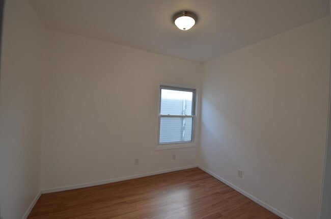 Building Photo - 211 Duncan Ave