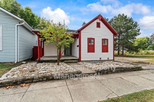 Primary Photo - 1620 E 4th St