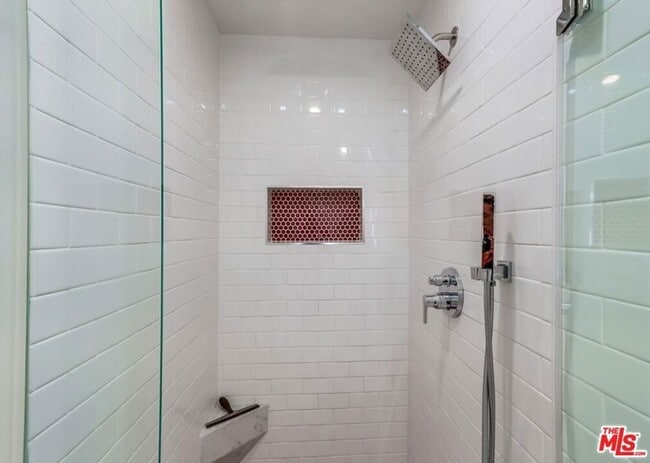 Building Photo - 1275 Havenhurst Dr