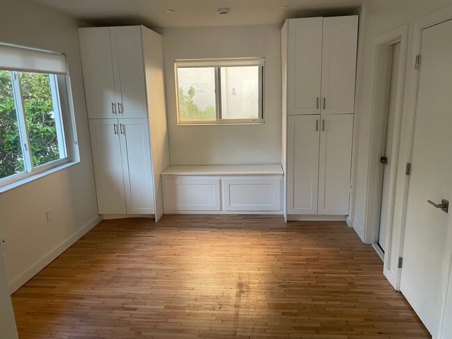 Building Photo - 135 Zamora Ave