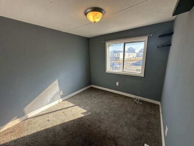 Building Photo - 3 bedroom, 2 bath home in Rexburg