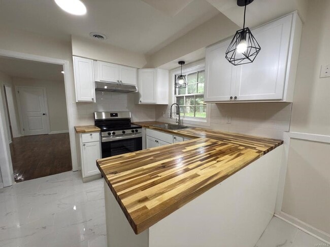 Building Photo - 1406 Beaumont Dr