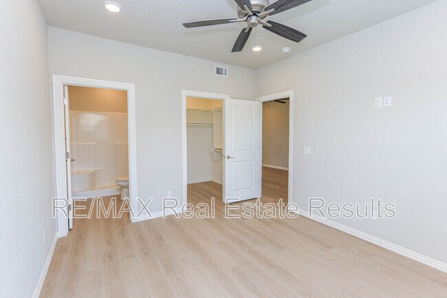 Building Photo - 1401 SW Poigai Wy
