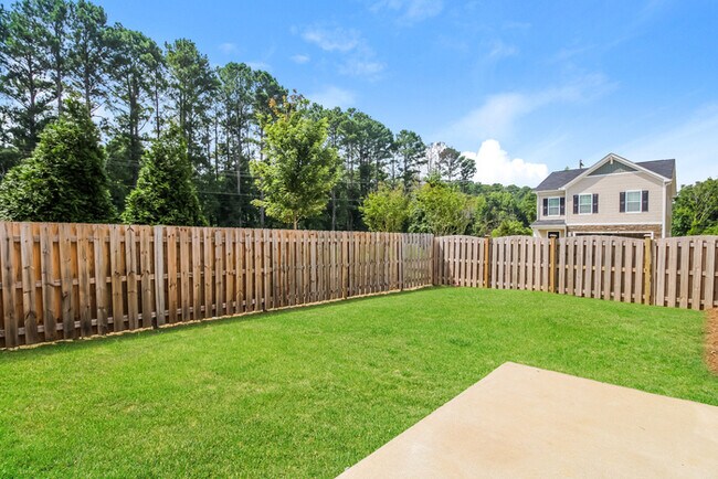 Building Photo - Located in  Burnside Farms!  Don't miss out!