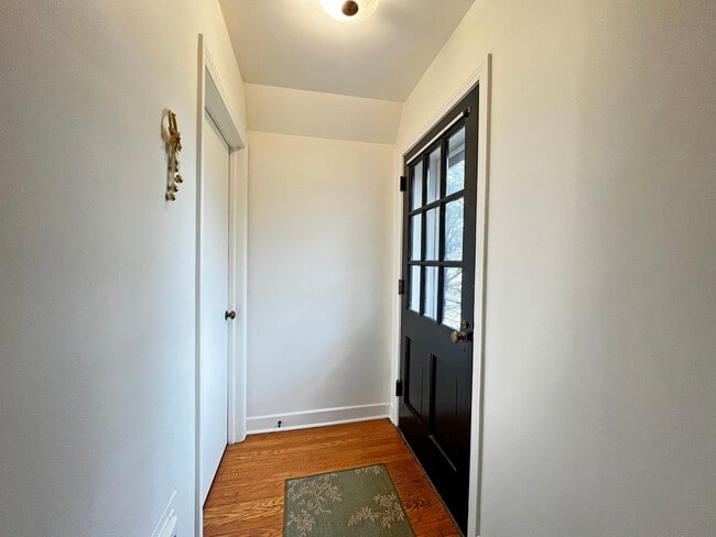 Building Photo - 4 S June Terrace