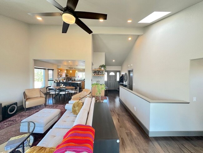 Building Photo - Stunning Hillside Home with Expansive View...
