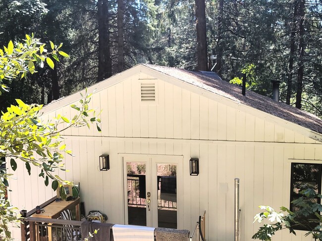 Primary Photo - Renovated Cascade shores apartment