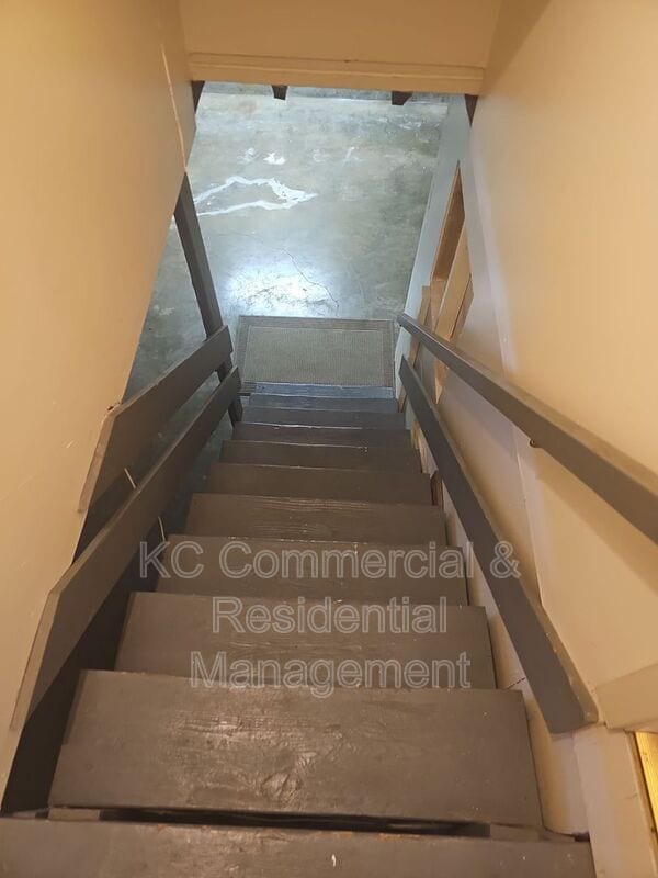 Building Photo - 6713 NW Evelyn St