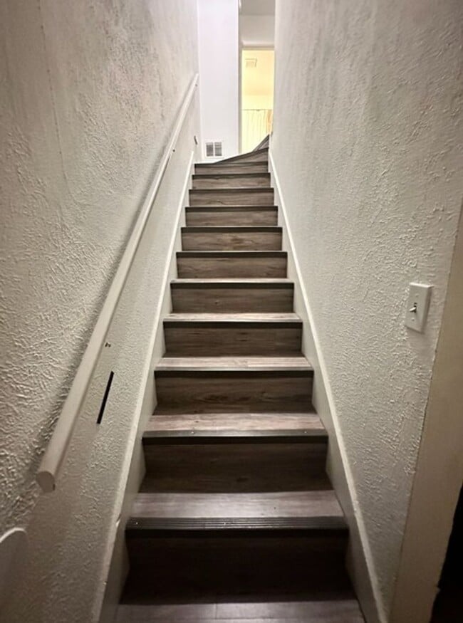 Building Photo - 2bd/1ba Townhome - South Lamar - Close to Downtown - Fenced Patio - $1450