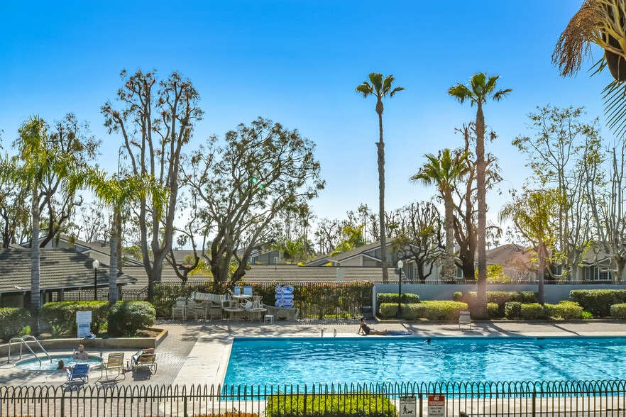 Building Photo - 385 Calle Borrego