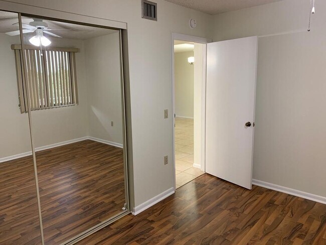 Building Photo - 6193 Balboa Cir