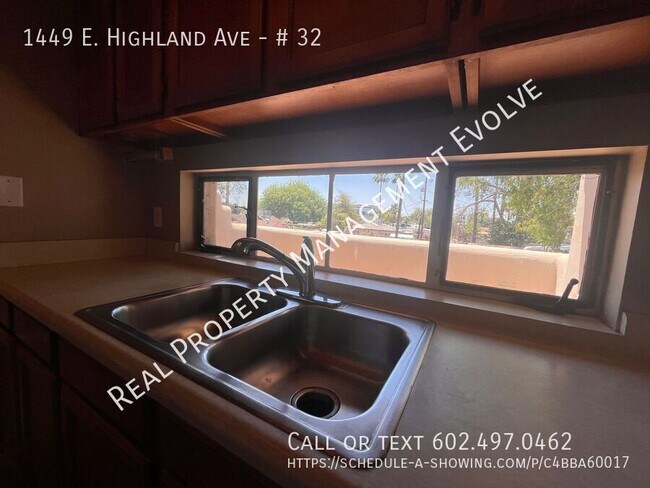 Building Photo - 1449 E Highland Ave