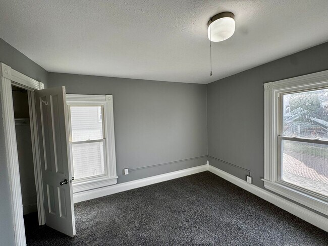 Building Photo - 410 9th St