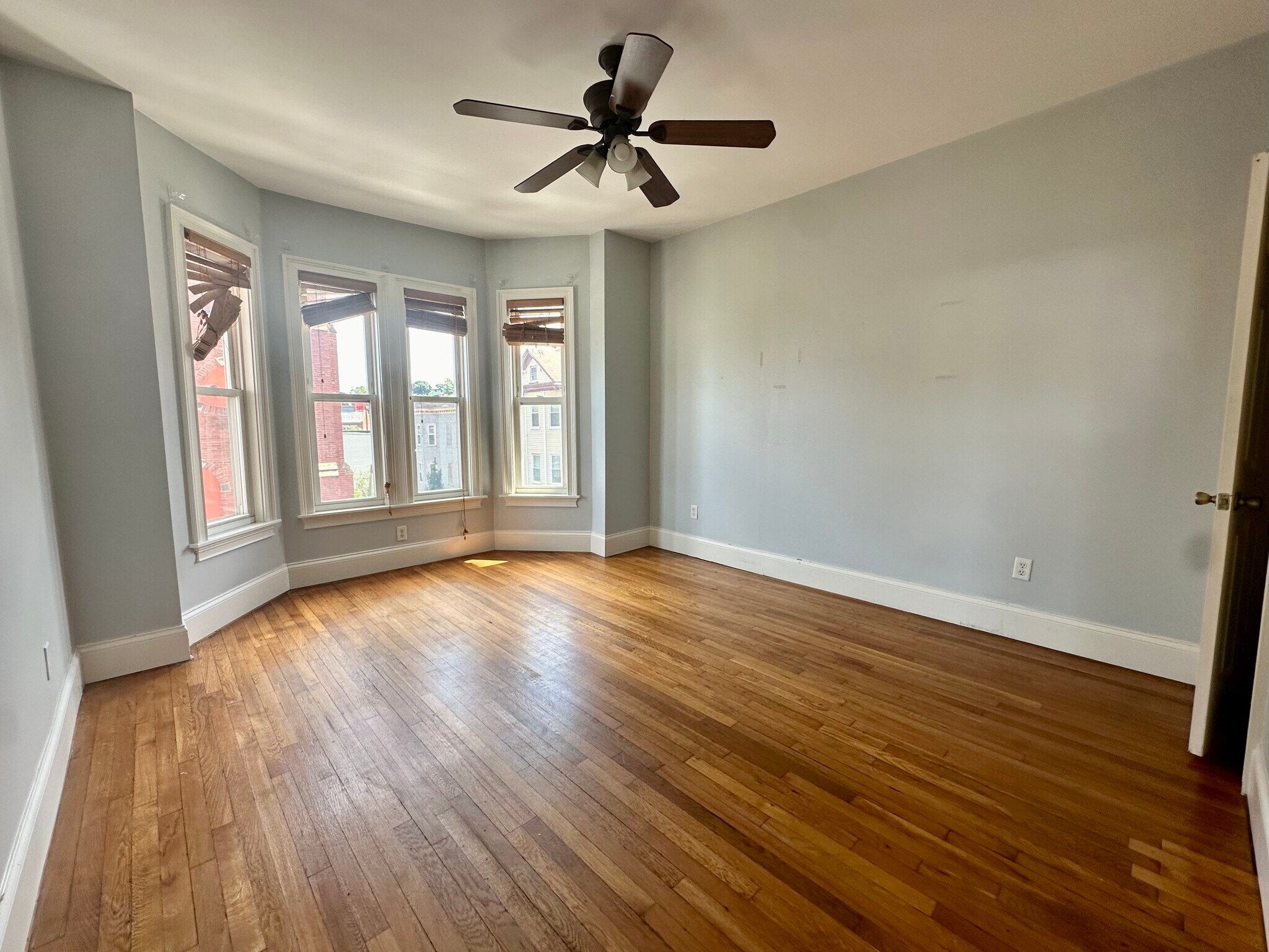 Building Photo - 731 Parker St