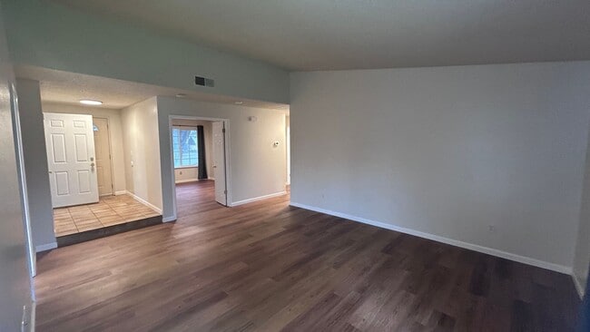 Building Photo - 1917 Coral Oak Ct