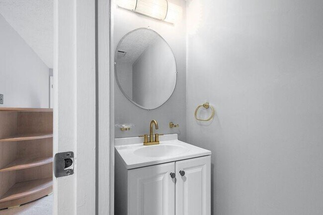 Building Photo - 214 Wedgewood Rd