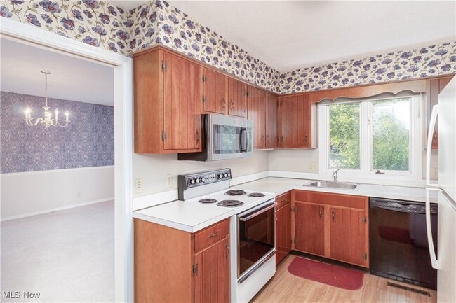 Building Photo - 37 S Cedar St