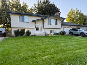 Building Photo - 11125 N Bartlett Ave