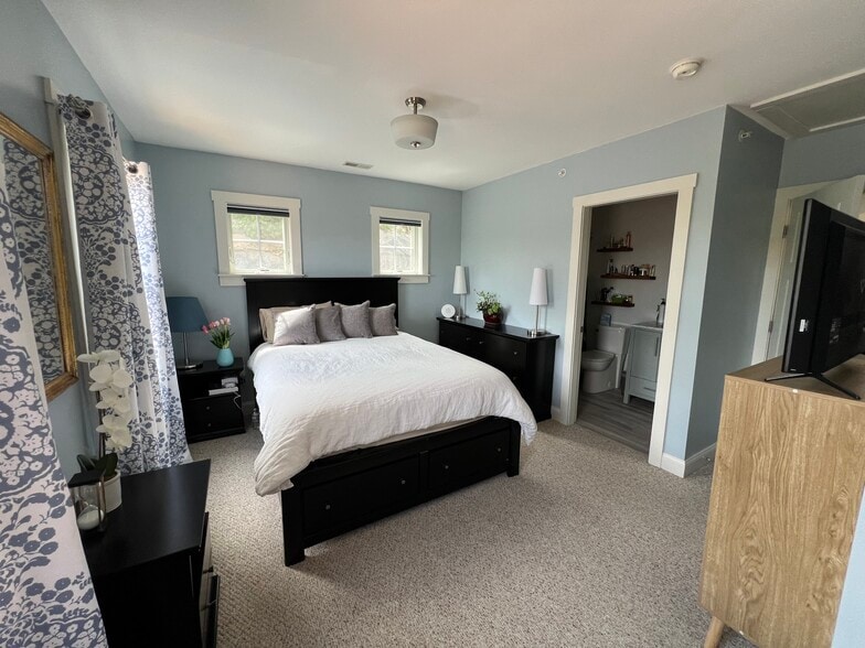 Building Photo - 337 Mount Support Rd