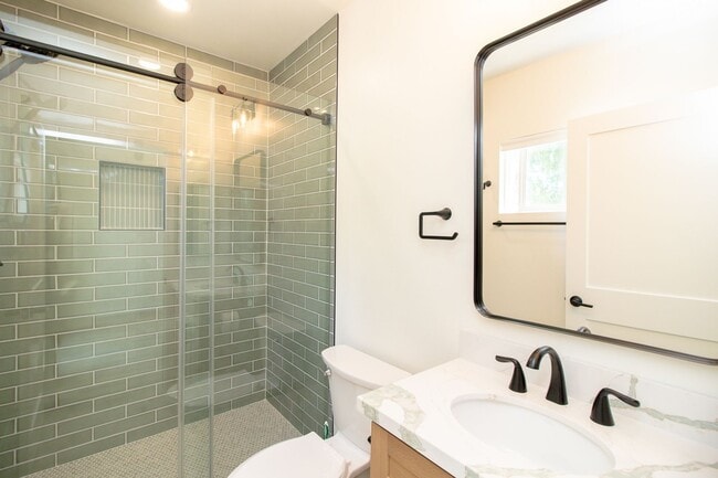 Building Photo - Beautifully New Built 2 Bed/1 Bath Home In...