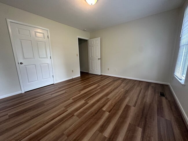 Building Photo - Fletcher Rental!