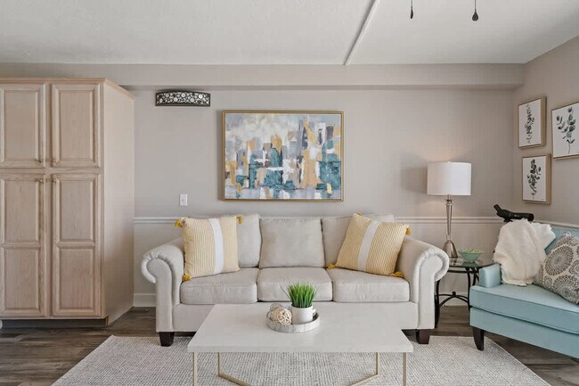 Building Photo - 8743 Thomas Dr