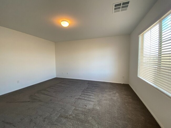 Building Photo - Gorgeous Home in Gated Community!