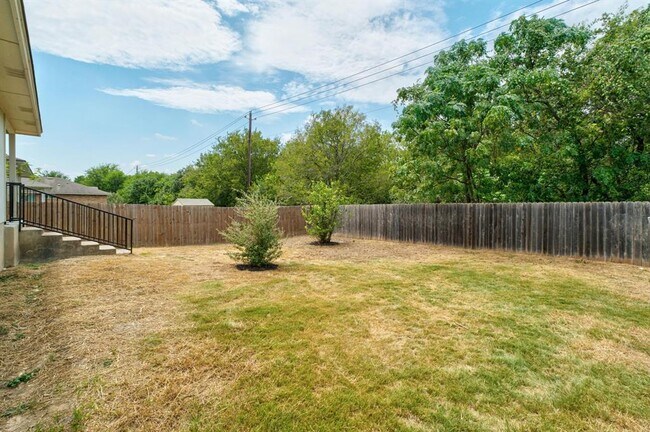 Building Photo - 15000 Sassafras Trail