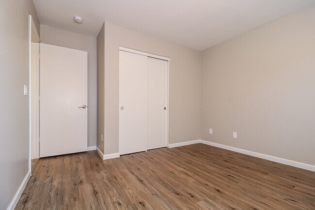 Building Photo - 25675 W Satellite Ln