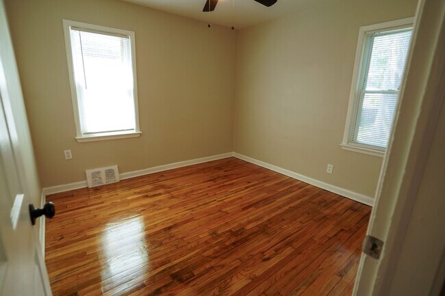 Building Photo - Renovated 3-Bedroom Home - We Welcome Sect...