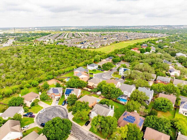 Building Photo - Spacious & Thoughtfully Updated 4-Bedroom ...