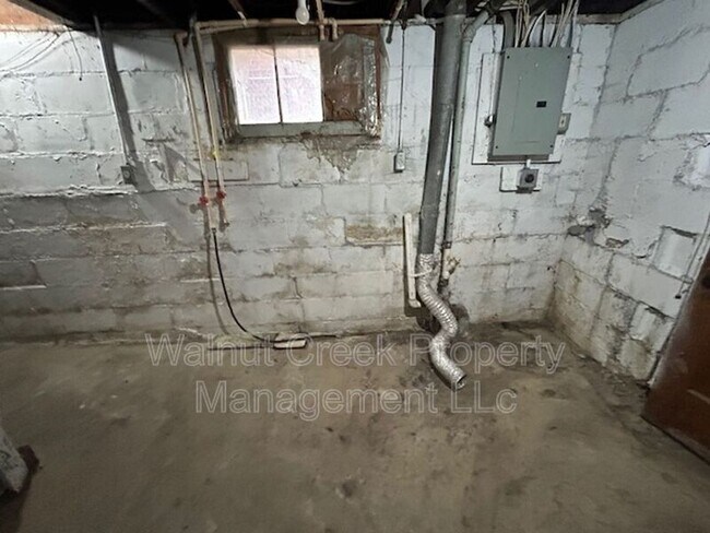 Building Photo - 3235 Grove Ave