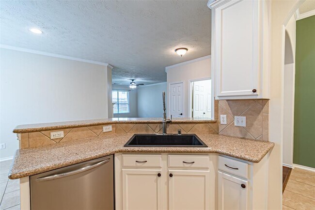 Building Photo - 17911 Serene Shore Dr